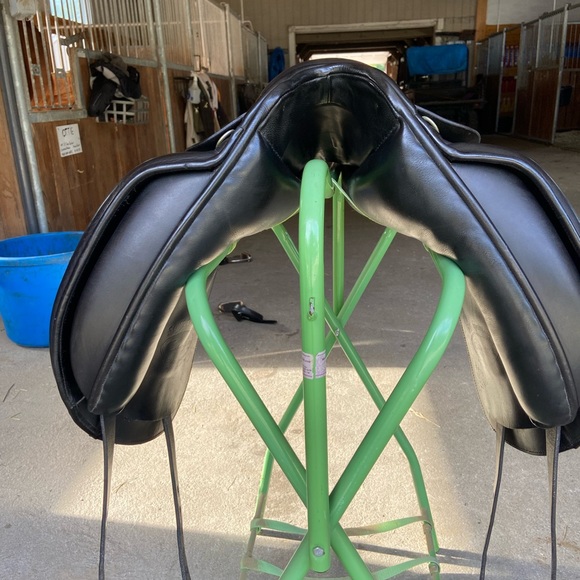 Custom Saddlery Steffen’s Advantage Dressage Saddle 17.5 M - Picture 3 of 16